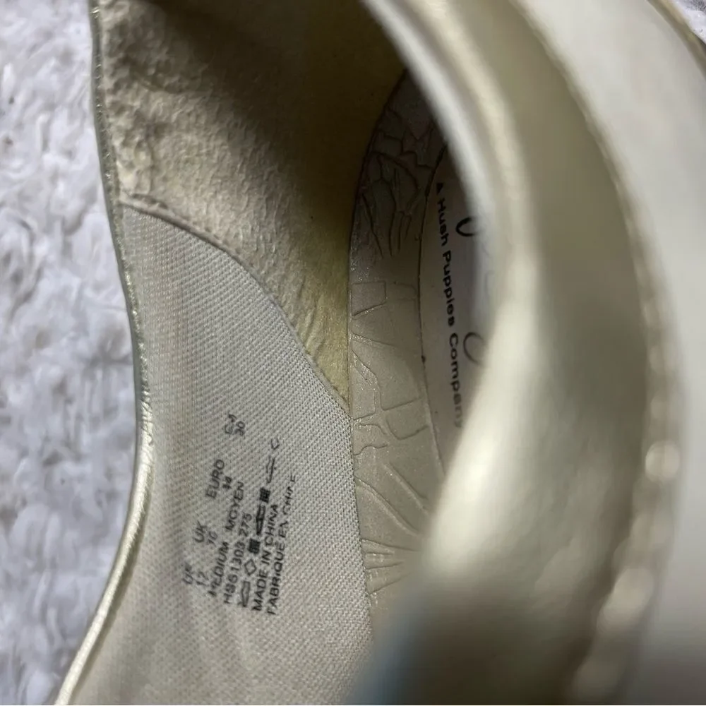 Soft Style by Hush Puppies Women's Mallorie Wedge Pump, Bone/Platinum, SZ12M